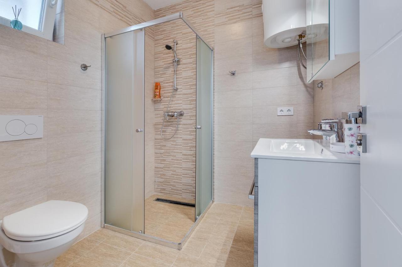 Apartmani Kastelina Vir Exterior foto