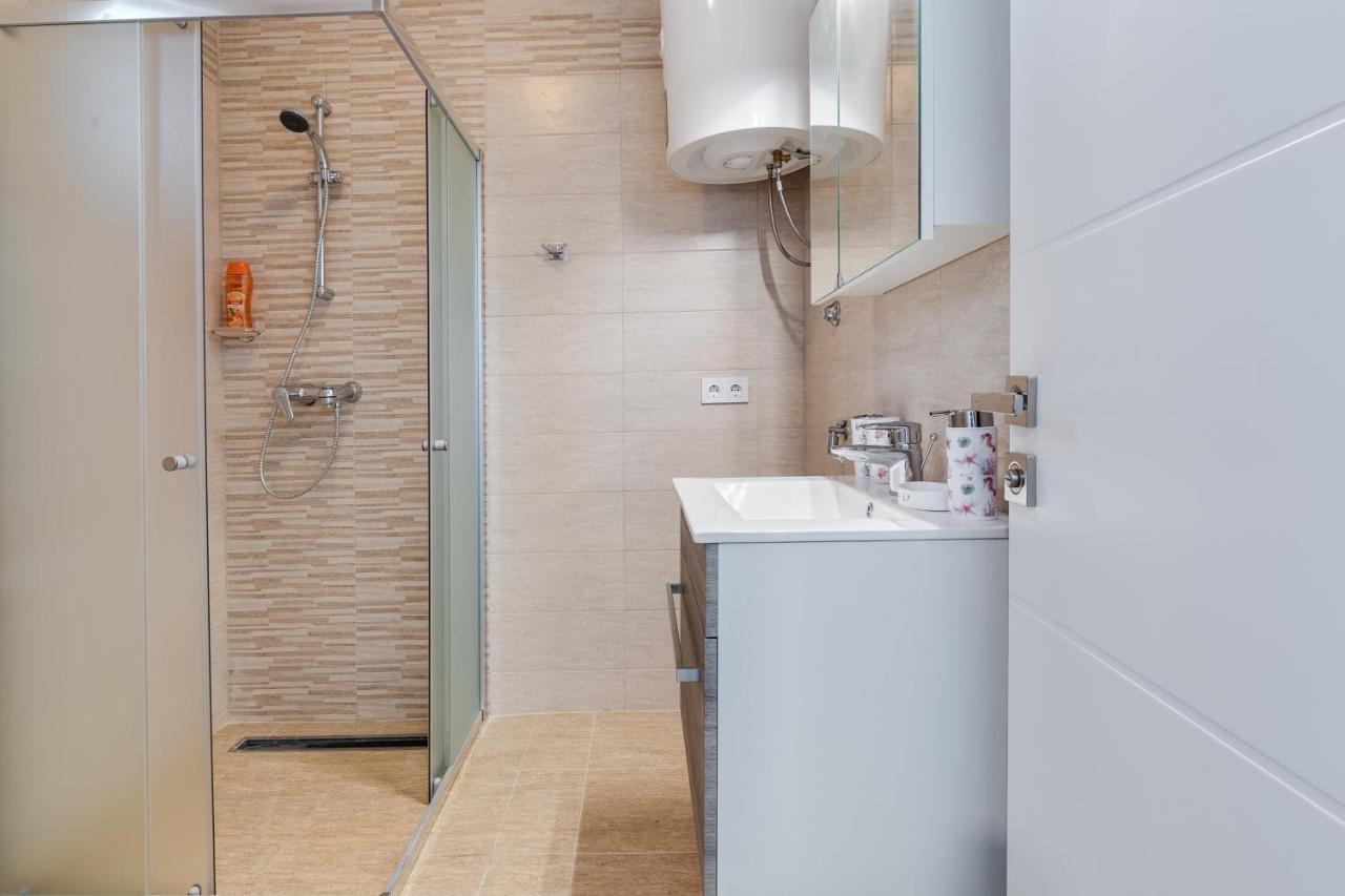 Apartmani Kastelina Vir Exterior foto