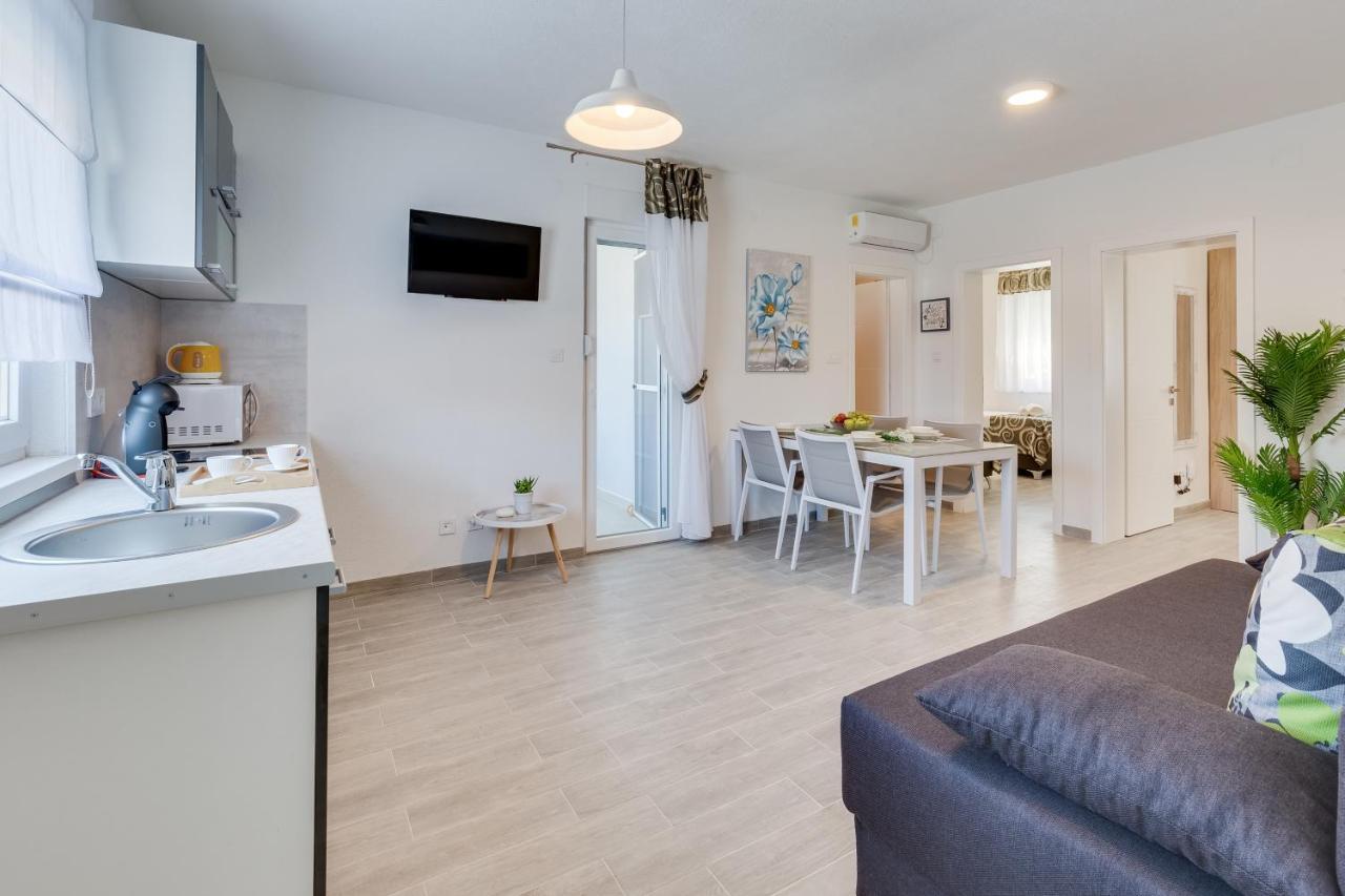 Apartmani Kastelina Vir Exterior foto